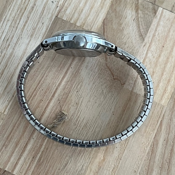 Timex Ladies Watch Vintage Mechanical Winding Stainless Dial and Stretch Band - Picture 7 of 11